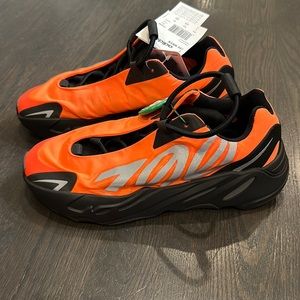 Yeezy 700 MNVN Size 7